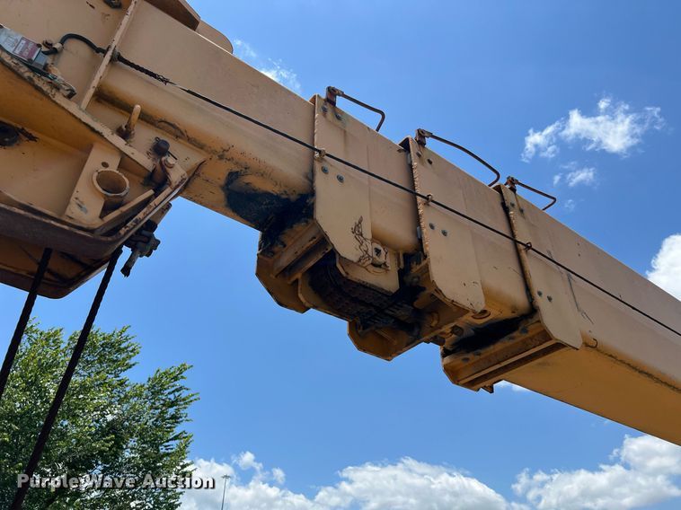image for item DQ2116 1994 Broderson RT3002A  crane