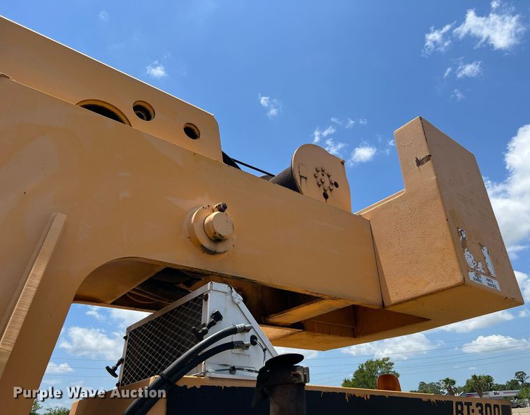 image for item DQ2116 1994 Broderson RT3002A  crane