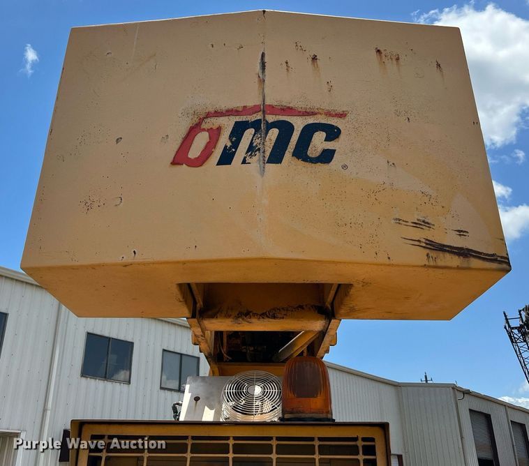 image for item DQ2116 1994 Broderson RT3002A  crane