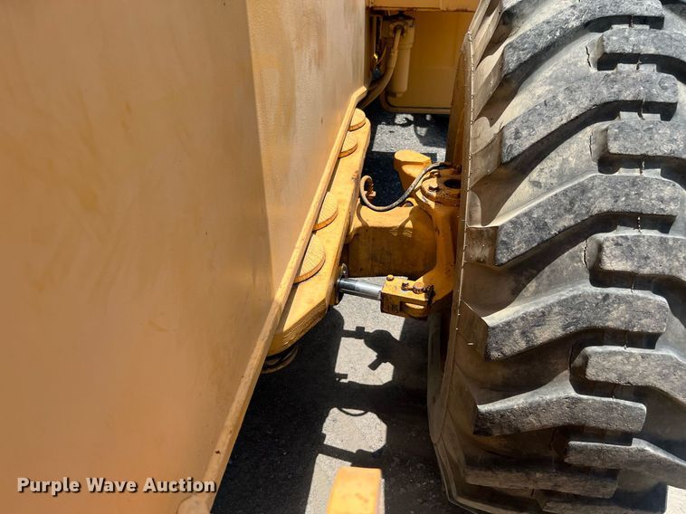 image for item DQ2116 1994 Broderson RT3002A  crane