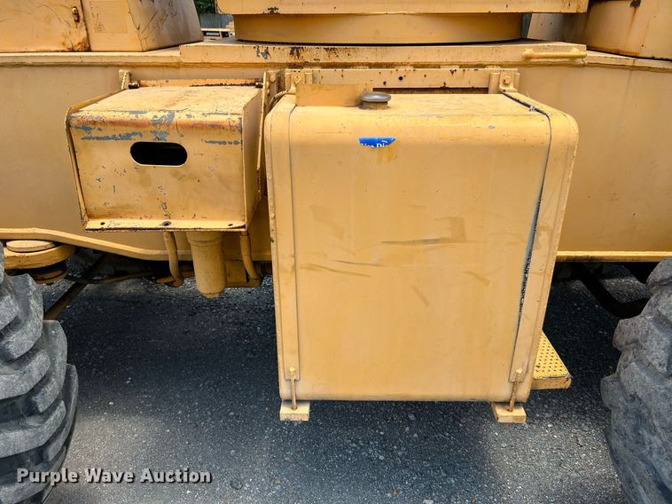 image for item DQ2116 1994 Broderson RT3002A  crane