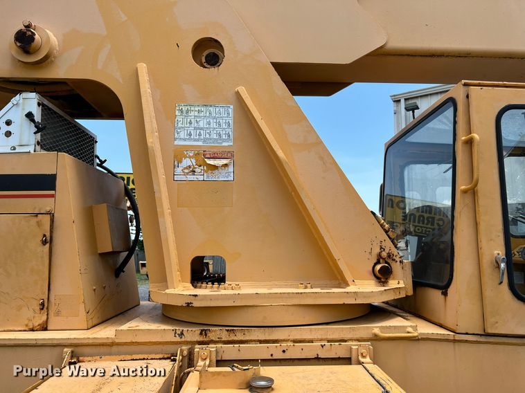 image for item DQ2116 1994 Broderson RT3002A  crane