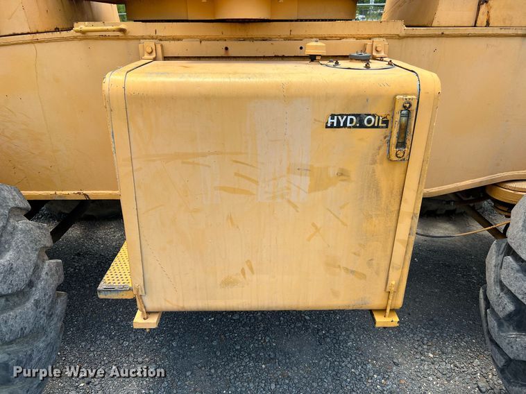 image for item DQ2116 1994 Broderson RT3002A  crane