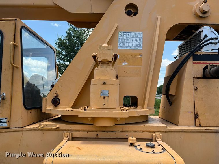 image for item DQ2116 1994 Broderson RT3002A  crane