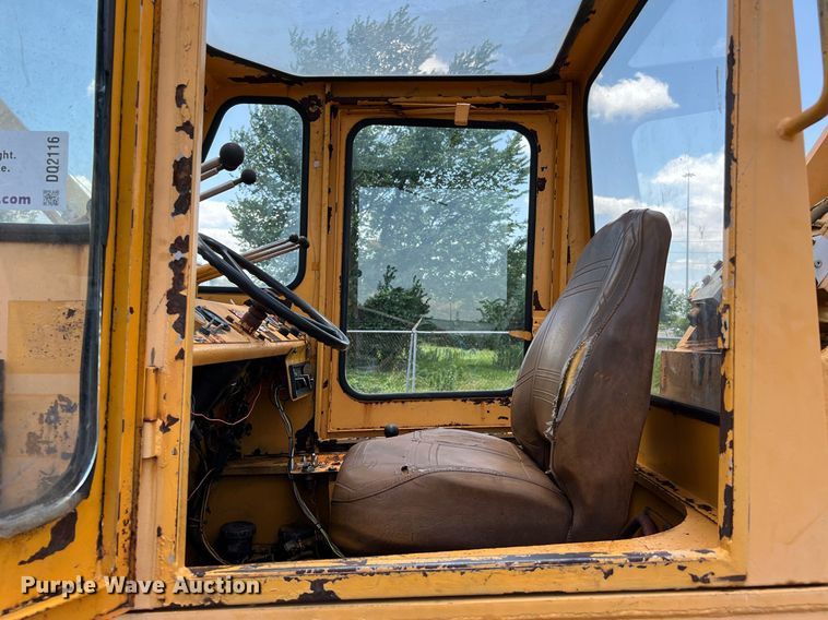 image for item DQ2116 1994 Broderson RT3002A  crane