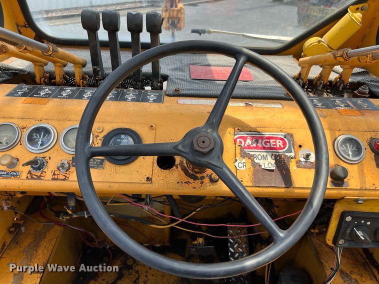 image for item DQ2116 1994 Broderson RT3002A  crane