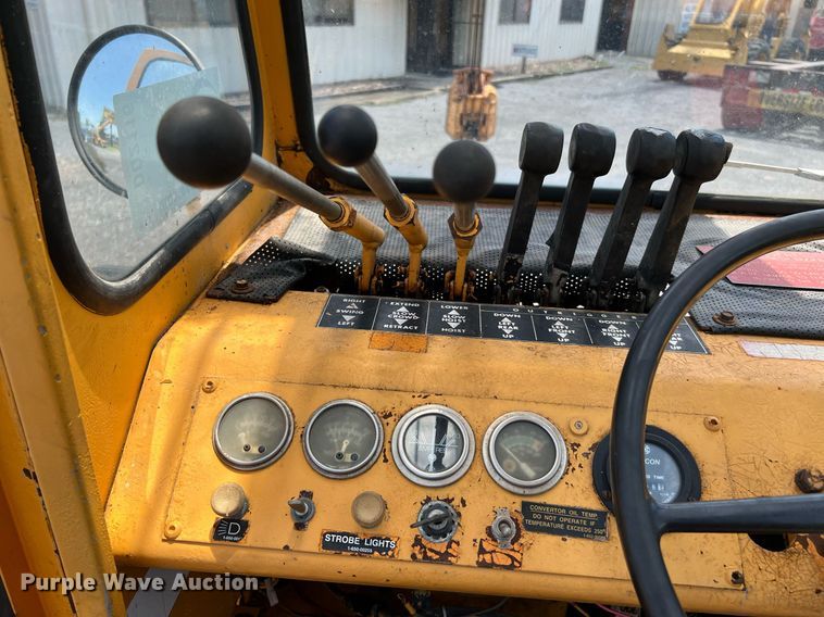 image for item DQ2116 1994 Broderson RT3002A  crane