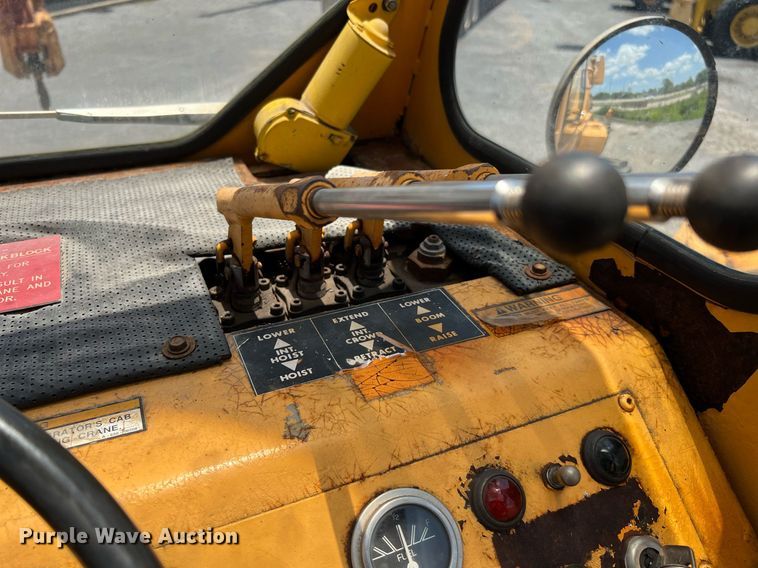 image for item DQ2116 1994 Broderson RT3002A  crane