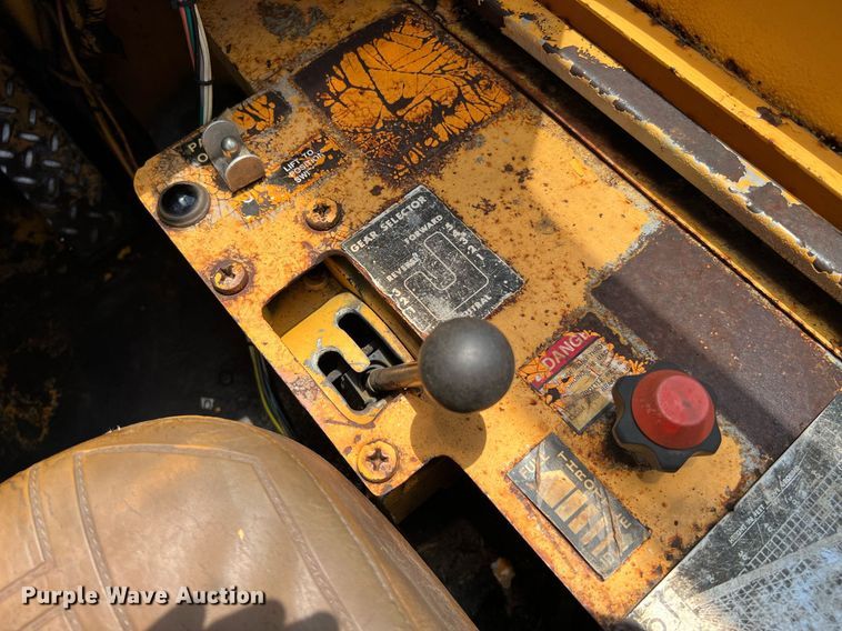 image for item DQ2116 1994 Broderson RT3002A  crane