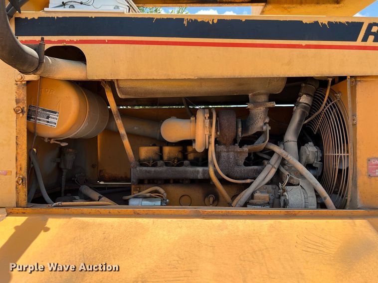 image for item DQ2116 1994 Broderson RT3002A  crane