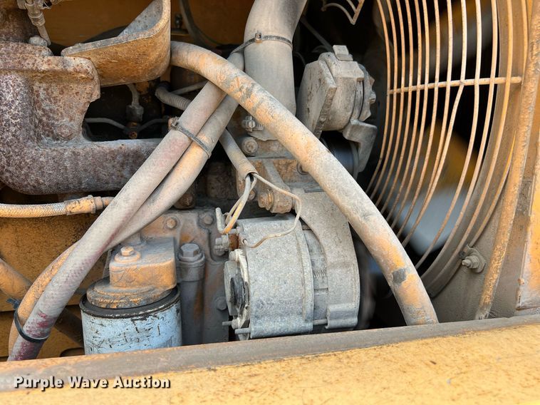 image for item DQ2116 1994 Broderson RT3002A  crane