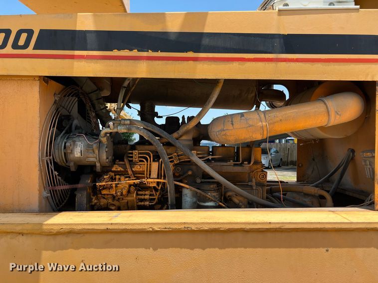 image for item DQ2116 1994 Broderson RT3002A  crane