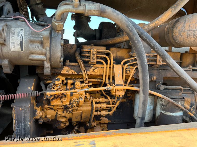 image for item DQ2116 1994 Broderson RT3002A  crane