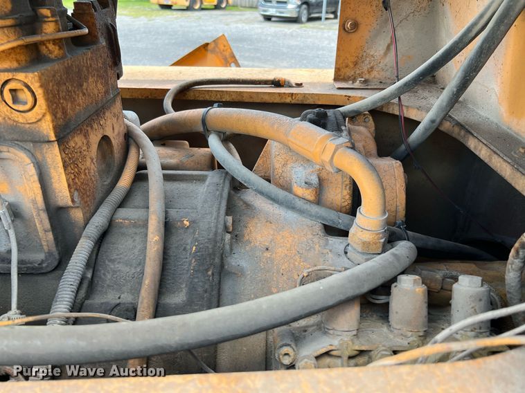 image for item DQ2116 1994 Broderson RT3002A  crane