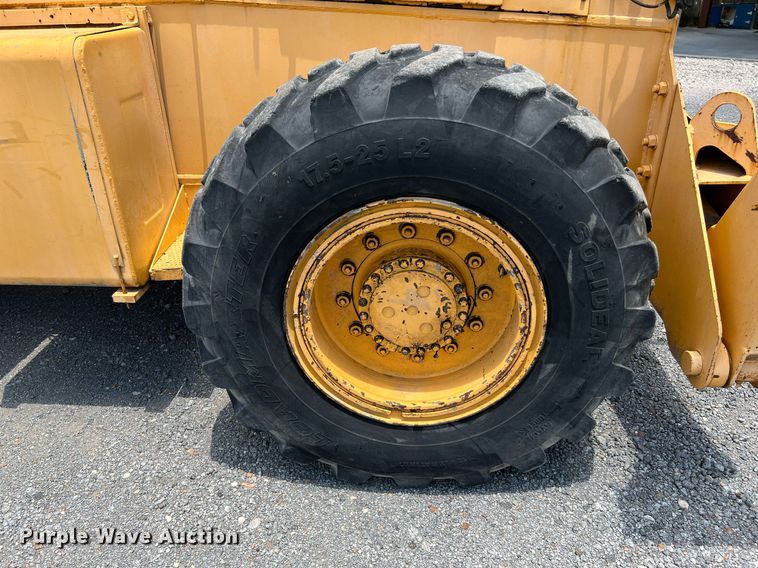 image for item DQ2116 1994 Broderson RT3002A  crane