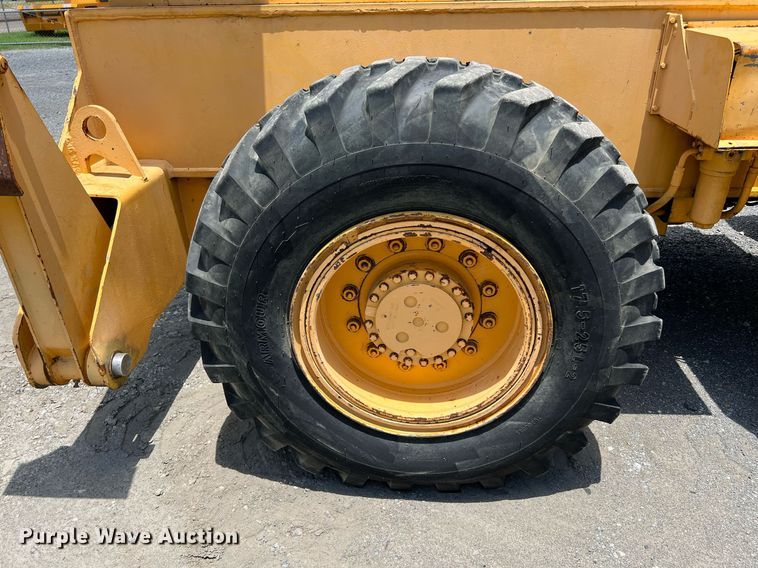 image for item DQ2116 1994 Broderson RT3002A  crane