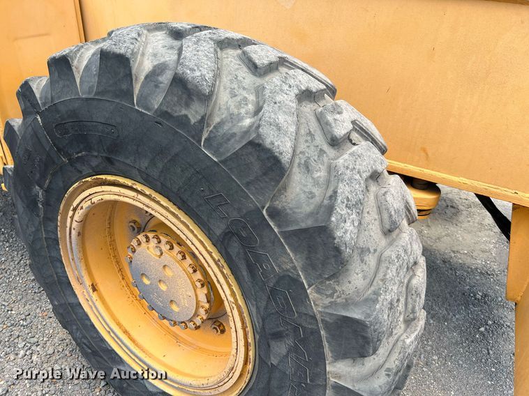 image for item DQ2116 1994 Broderson RT3002A  crane