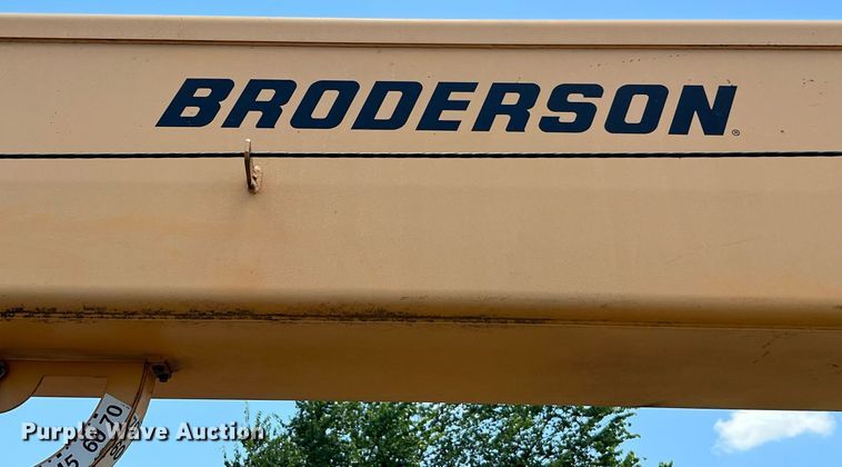 image for item DQ2116 1994 Broderson RT3002A  crane