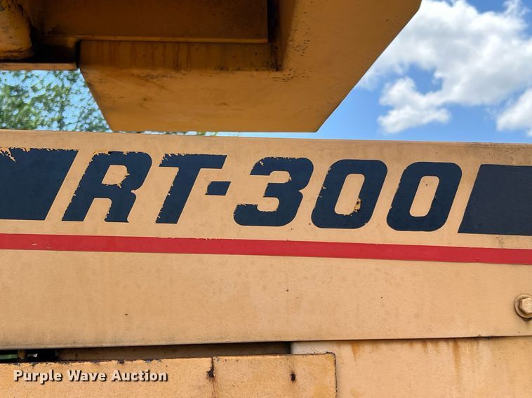 image for item DQ2116 1994 Broderson RT3002A  crane