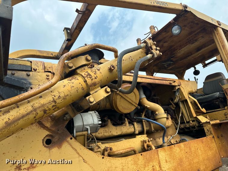 image for item DQ7333 1976 Caterpillar D8K  cable plow