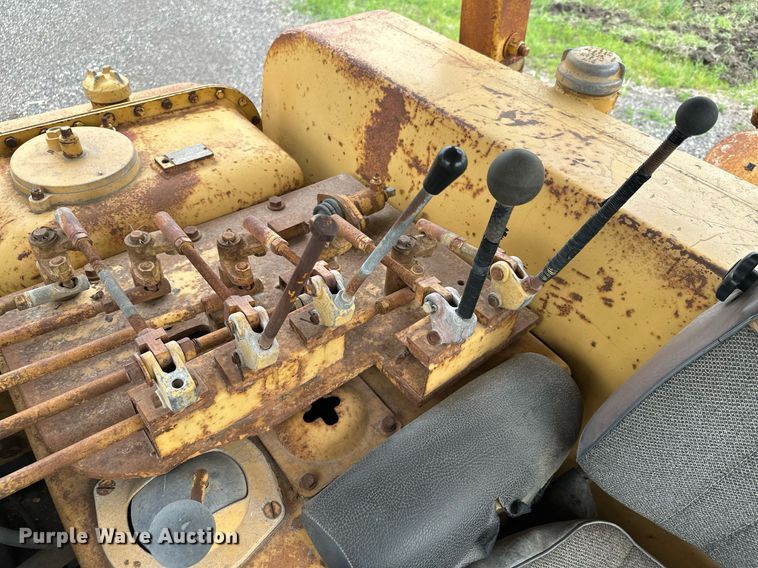 image for item DQ7333 1976 Caterpillar D8K  cable plow