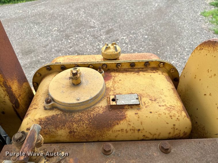 image for item DQ7333 1976 Caterpillar D8K  cable plow