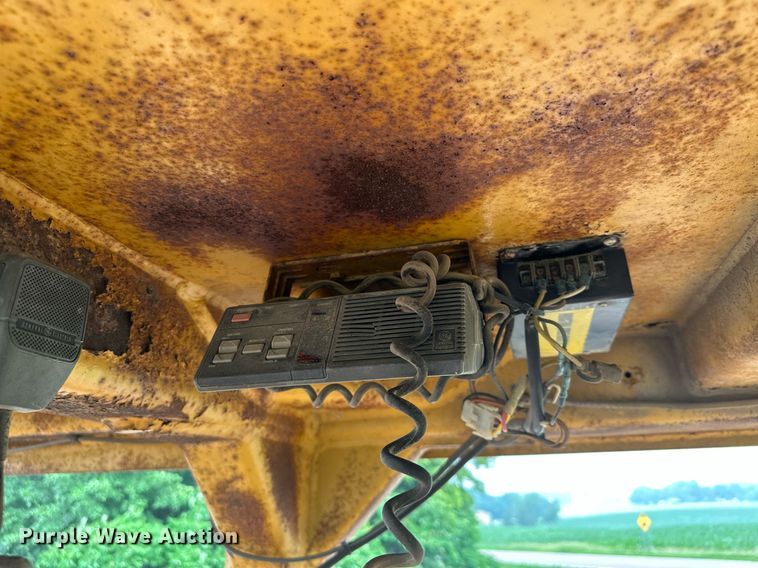 image for item DQ7333 1976 Caterpillar D8K  cable plow