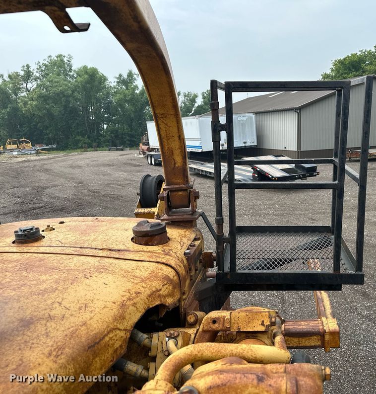 image for item DQ7333 1976 Caterpillar D8K  cable plow