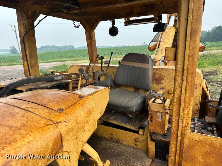 image for item DQ7333 1976 Caterpillar D8K  cable plow