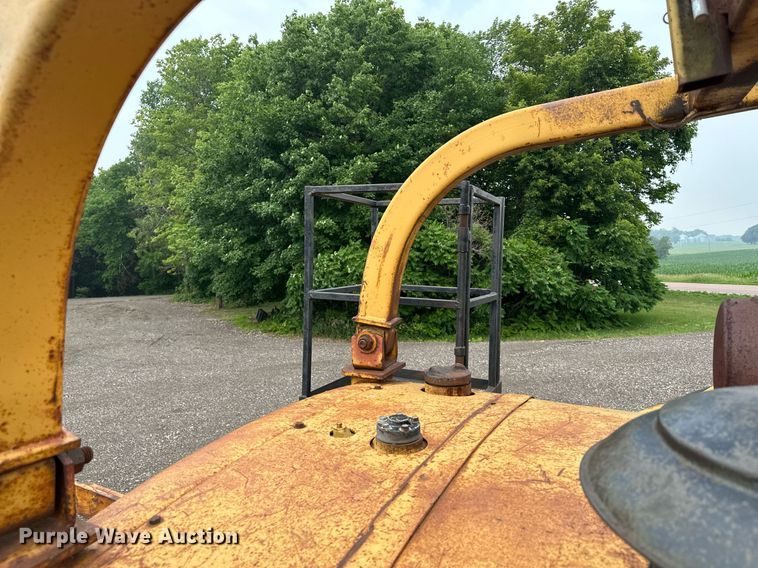 image for item DQ7333 1976 Caterpillar D8K  cable plow