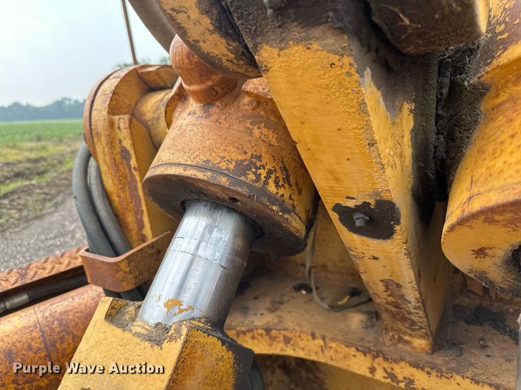 image for item DQ7333 1976 Caterpillar D8K  cable plow