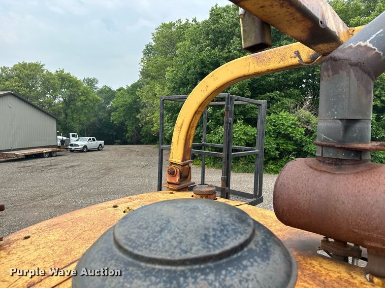 image for item DQ7333 1976 Caterpillar D8K  cable plow