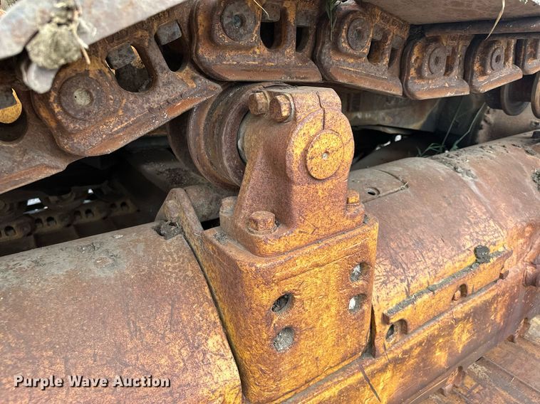 image for item DQ7333 1976 Caterpillar D8K  cable plow