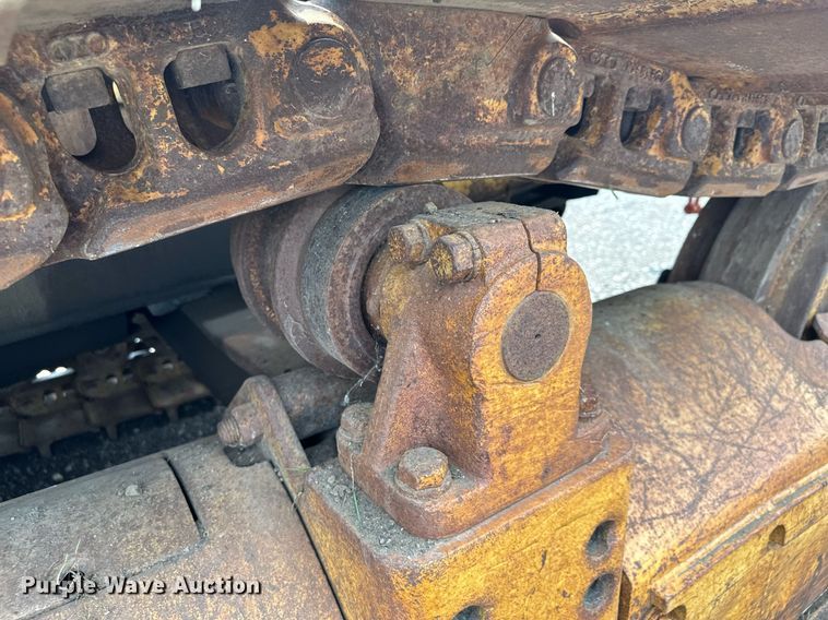 image for item DQ7333 1976 Caterpillar D8K  cable plow