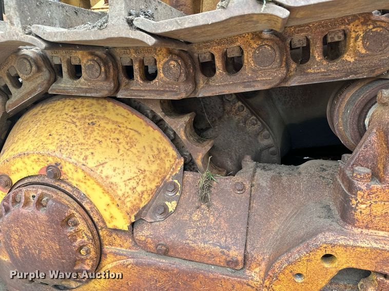 image for item DQ7333 1976 Caterpillar D8K  cable plow