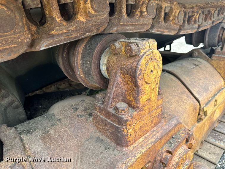 image for item DQ7333 1976 Caterpillar D8K  cable plow