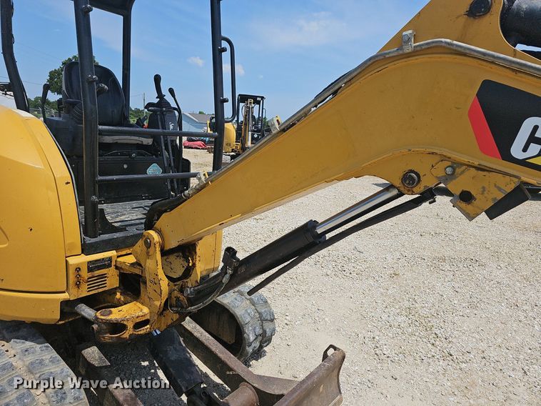 image for item DR3406 2015 Caterpillar 303E CR  mini excavator