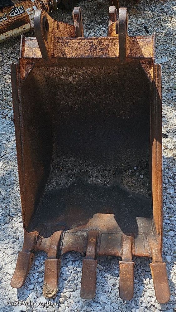 image for item DR3410 24" W backhoe bucket