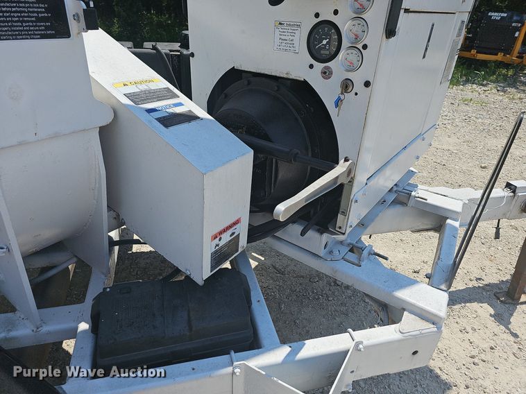 image for item DR3420 2011 Altec DC-1317  wood chipper