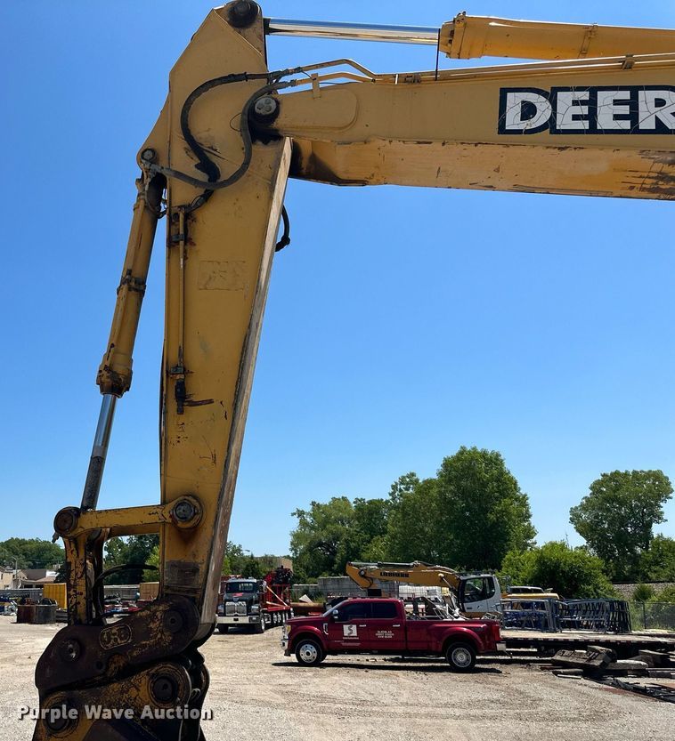 image for item DR7446 2000 John Deere 330LC  excavator