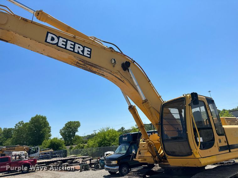 image for item DR7446 2000 John Deere 330LC  excavator