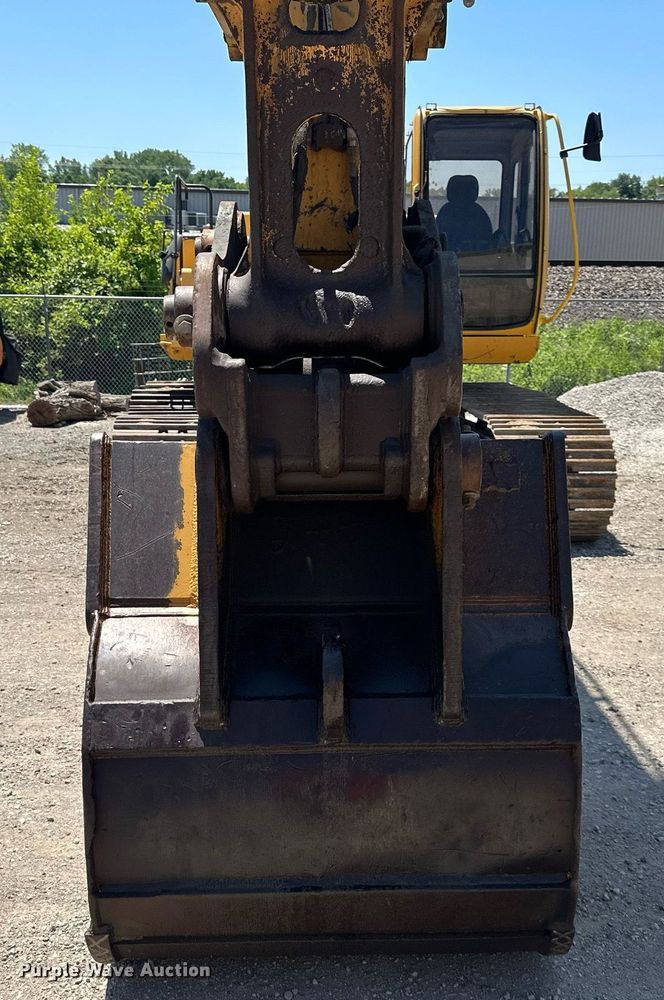 image for item DR7446 2000 John Deere 330LC  excavator