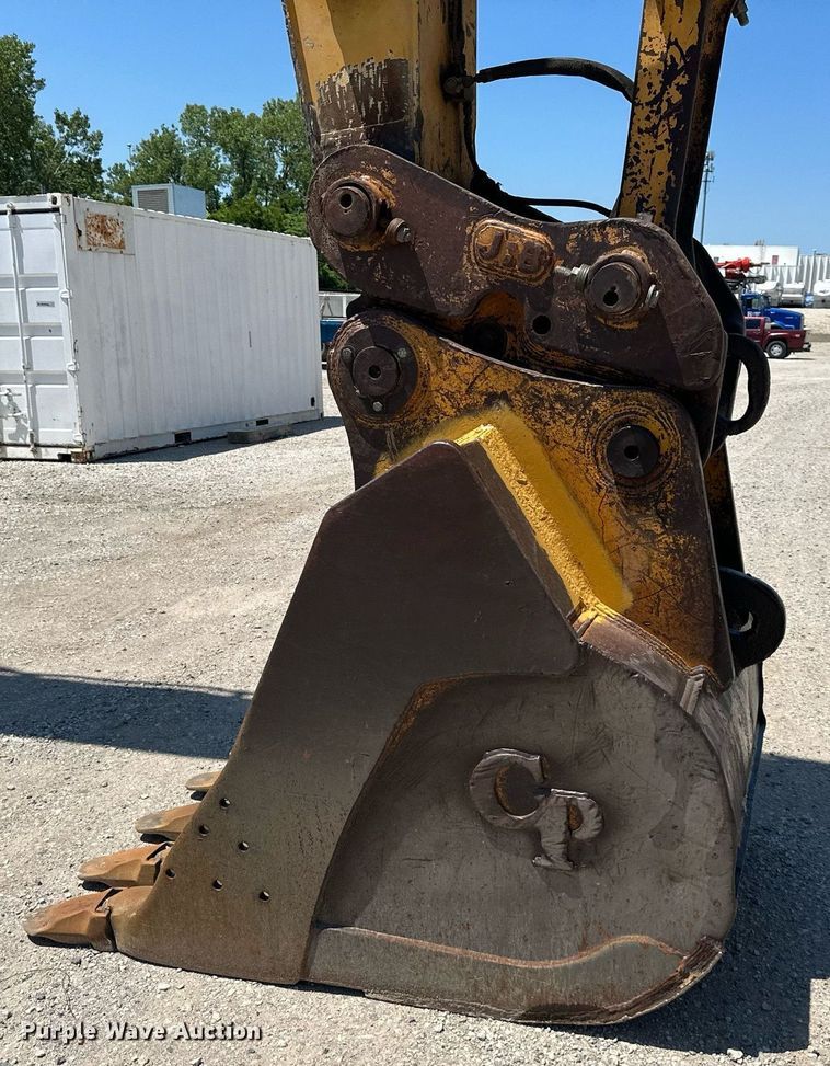 image for item DR7446 2000 John Deere 330LC  excavator