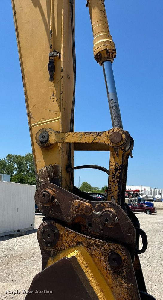 image for item DR7446 2000 John Deere 330LC  excavator