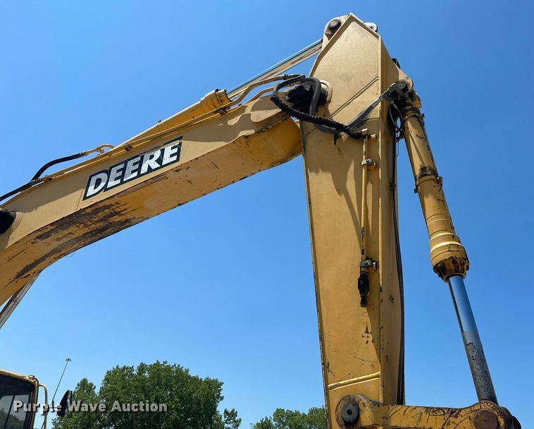 image for item DR7446 2000 John Deere 330LC  excavator