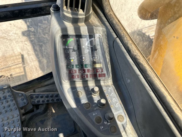 image for item DR7446 2000 John Deere 330LC  excavator