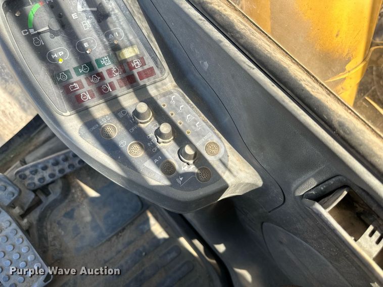 image for item DR7446 2000 John Deere 330LC  excavator