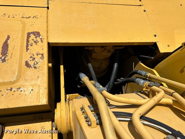 image for item DR7446 2000 John Deere 330LC  excavator