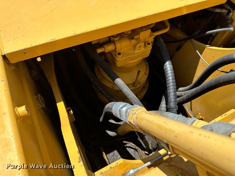 image for item DR7446 2000 John Deere 330LC  excavator