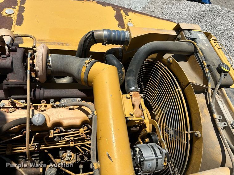 image for item DR7446 2000 John Deere 330LC  excavator